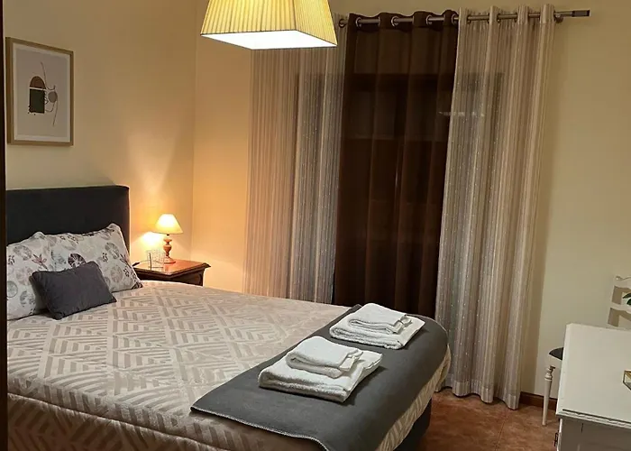 Feriehus Alojamento, Chelas Rural Al *